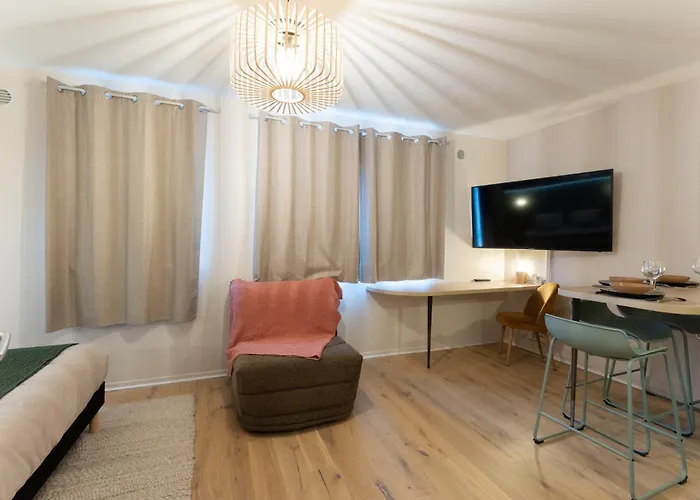 Aeroport - Piscine Sauna Fitness Apartman