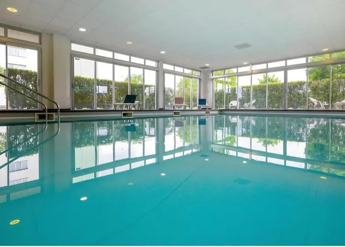 Aeroport - Piscine Sauna Fitness *