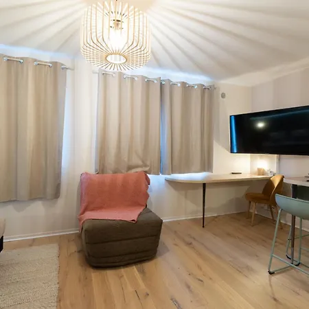 Aeroport - Piscine Sauna Fitness Apartment