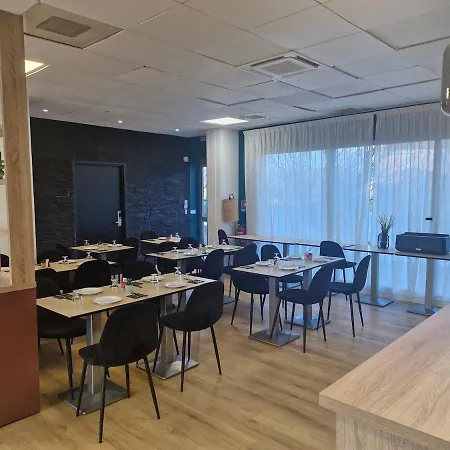 Aéroport - Piscine Sauna Fitness *
